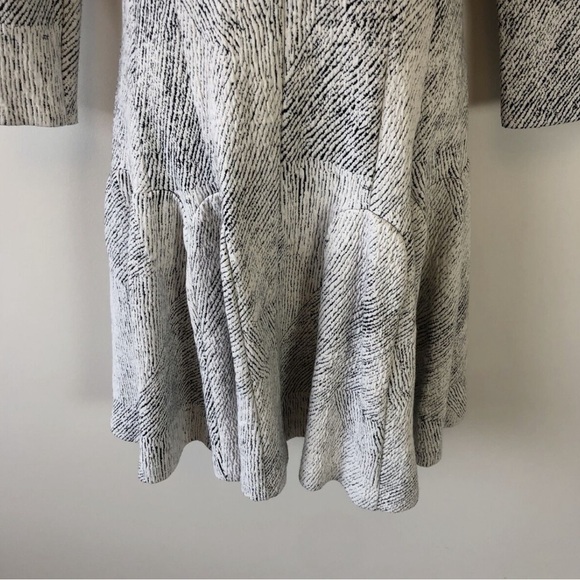 Banana Republic White Black Marled
Knit Drop Waist Ruffle Shift Dress - Picture 5 of 9